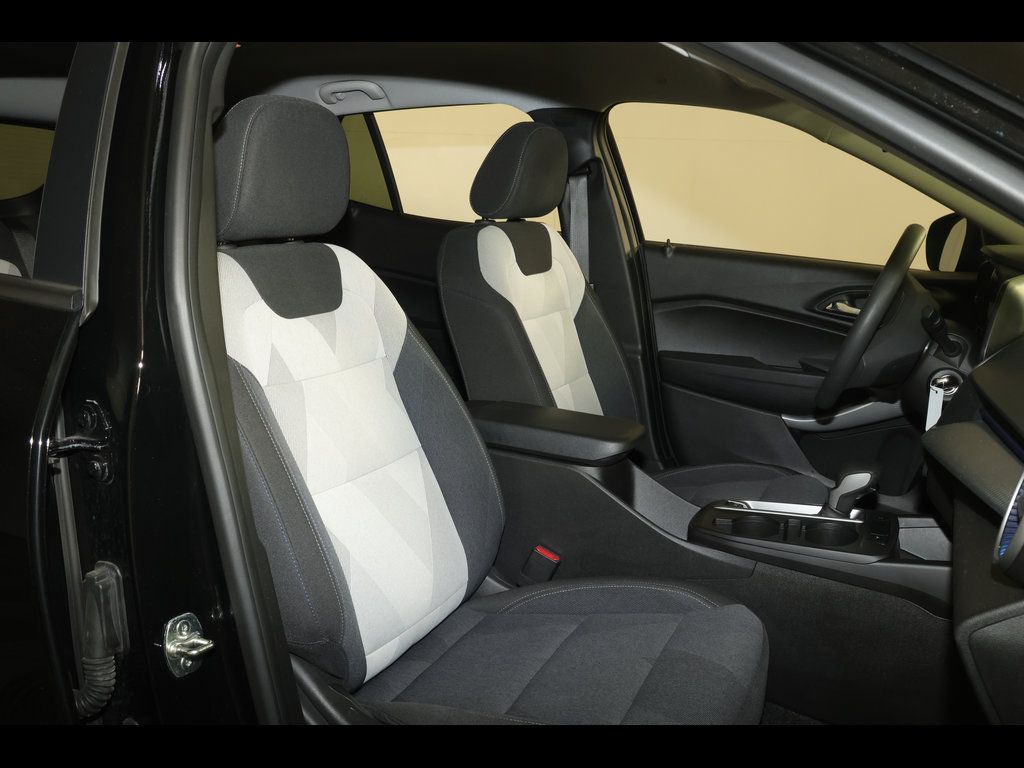 Used 2024 Chevrolet Trax LS w/ LS Convenience Package FWD image 26