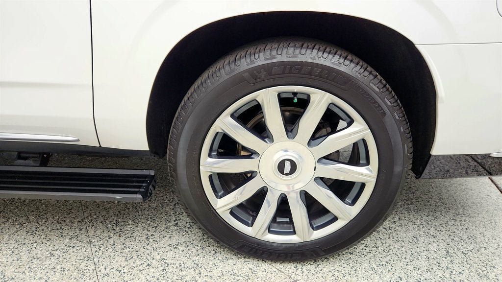 Used 2021 Cadillac Escalade ESV Premium Luxury Platinum RWD image 9