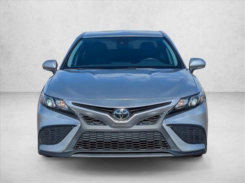 Used 2023 Toyota Camry SE image 2