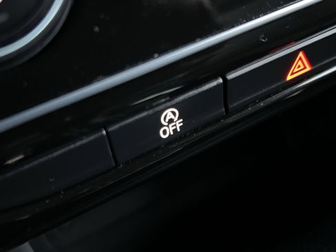 Used 2022 Volkswagen Atlas Cross Sport SE image 34