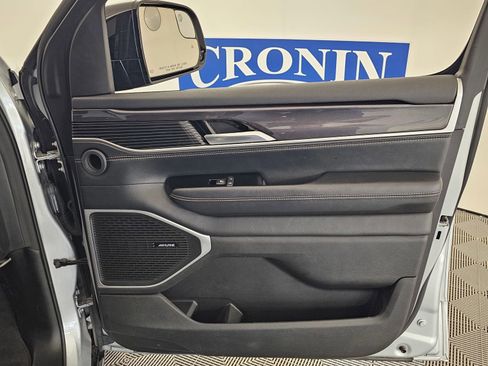 Used 2024 Jeep Wagoneer L 4WD image 36