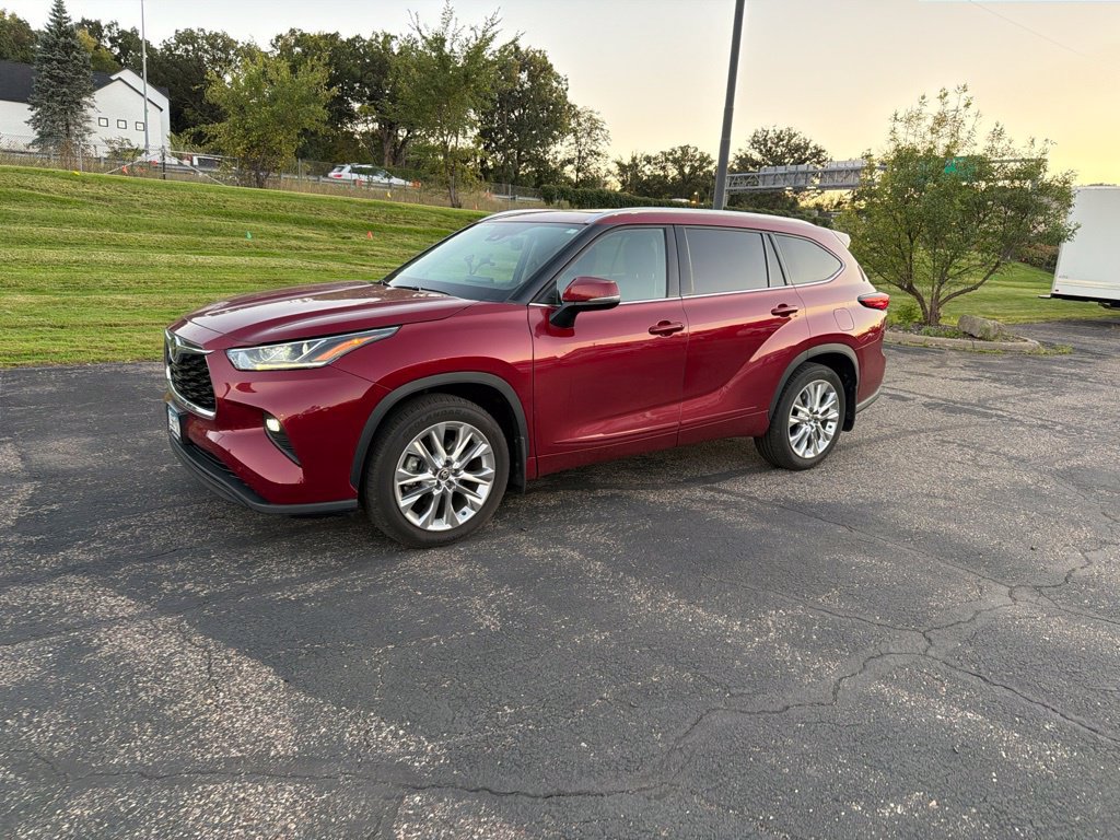 Used 2021 Toyota Highlander Limited AWD/4WD image 1