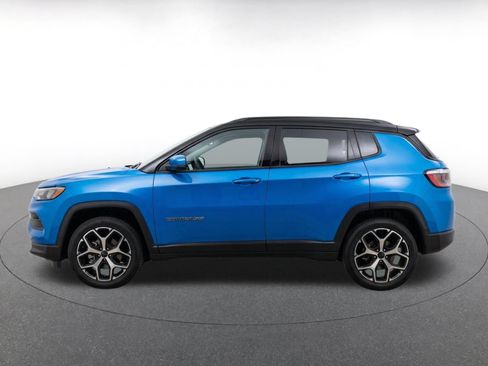 Used 2025 Jeep Compass Limited AWD/4WD image 4
