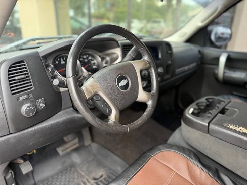 Used 2009 Chevrolet Silverado 1500 LT w/ Power Pack Plus RWD image 6
