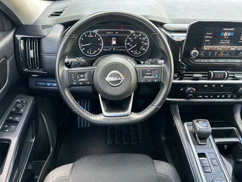Used 2025 Nissan Pathfinder SV AWD/4WD image 15