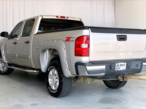 Used 2009 Chevrolet Silverado 2500 LT w/ Suspension Package, Off-Road image 10