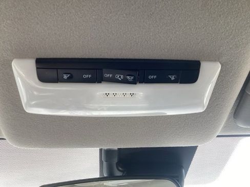 Used 2025 Nissan Versa SV FWD image 20