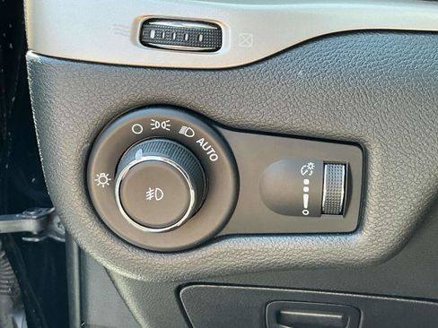 Used 2018 Jeep Cherokee Latitude image 13