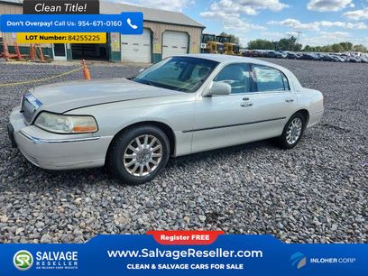 Used 2006 Lincoln Town Car Signature