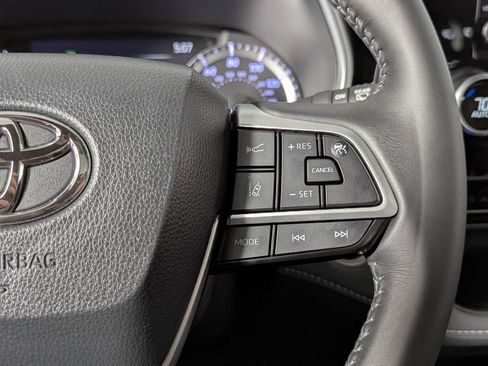 Used 2024 Toyota Highlander XSE image 30