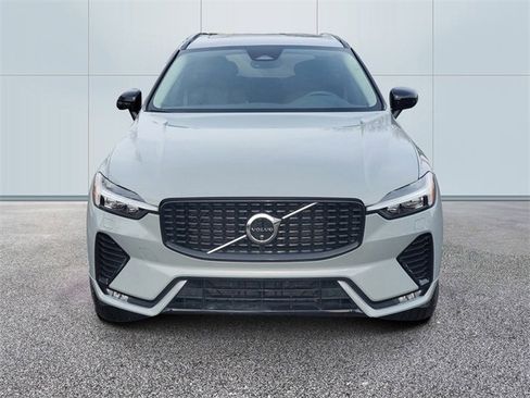 Certified 2025 Volvo XC60 B5 Plus image 2