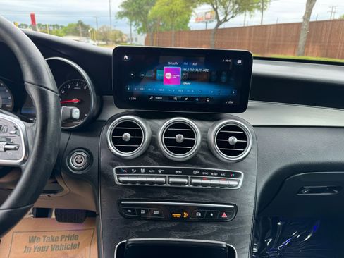 Used 2020 Mercedes-Benz GLC 300 w/ Parking Assistance Package image 17