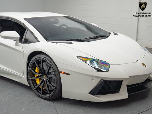 Used 2014 Lamborghini Aventador LP 700-4 image 2