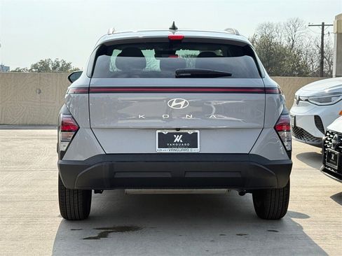 Used 2025 Hyundai Kona SEL image 9