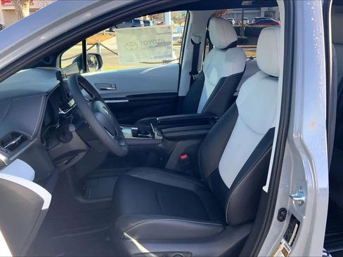 New 2026 Toyota Sienna XSE image 9