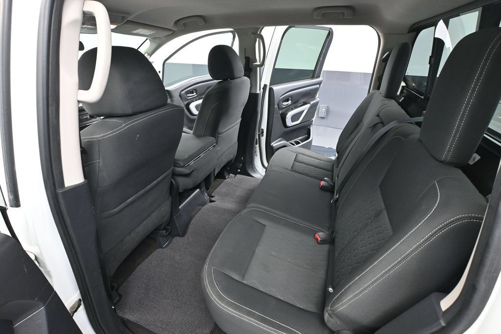 Used 2018 Nissan Titan SV AWD/4WD image 25