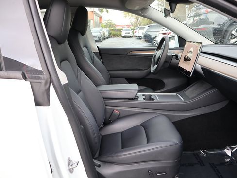 Used 2023 Tesla Model Y Performance image 29