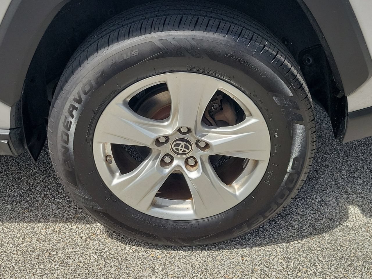 Used 2019 Toyota RAV4 XLE FWD image 5