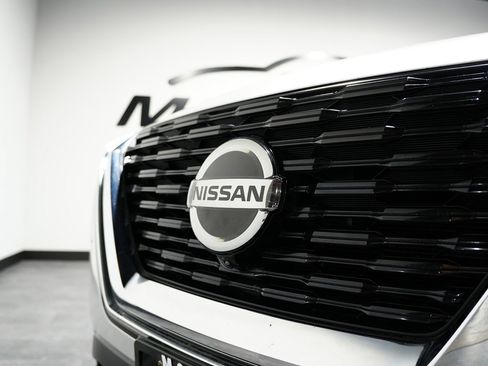 Used 2021 Nissan Rogue SV image 4