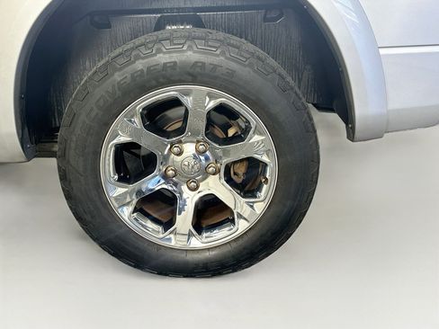 Used 2016 RAM 1500 Laramie AWD/4WD image 11
