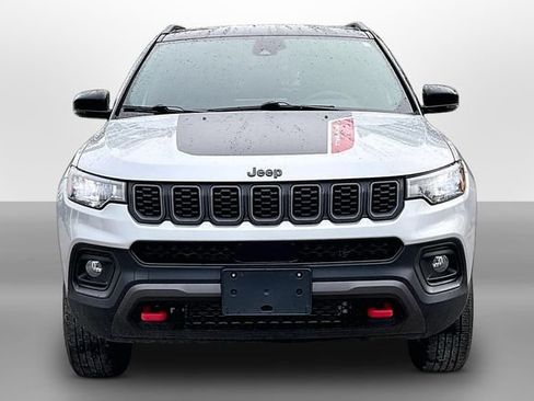 Used 2025 Jeep Compass Trailhawk AWD/4WD image 2