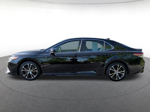 Used 2019 Toyota Camry SE w/ Convenience Package FWD image 2