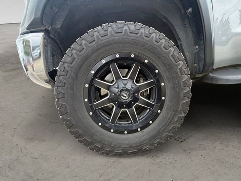 Used 2021 Toyota Tundra Limited w/ Limited Premium Package AWD/4WD image 11