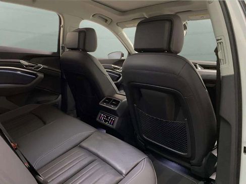 Used 2024 Audi Q8 e-tron Premium Plus w/ Premium Plus Package image 21