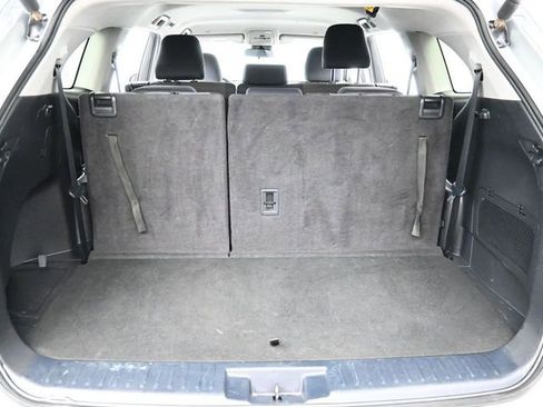 Used 2024 Toyota Highlander LE FWD image 27