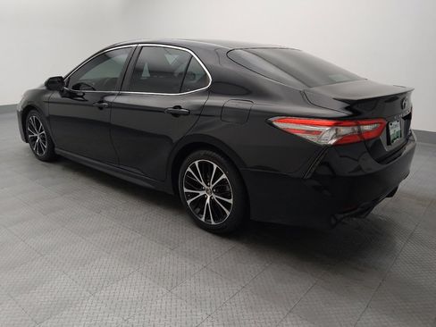 Used 2018 Toyota Camry SE FWD image 3