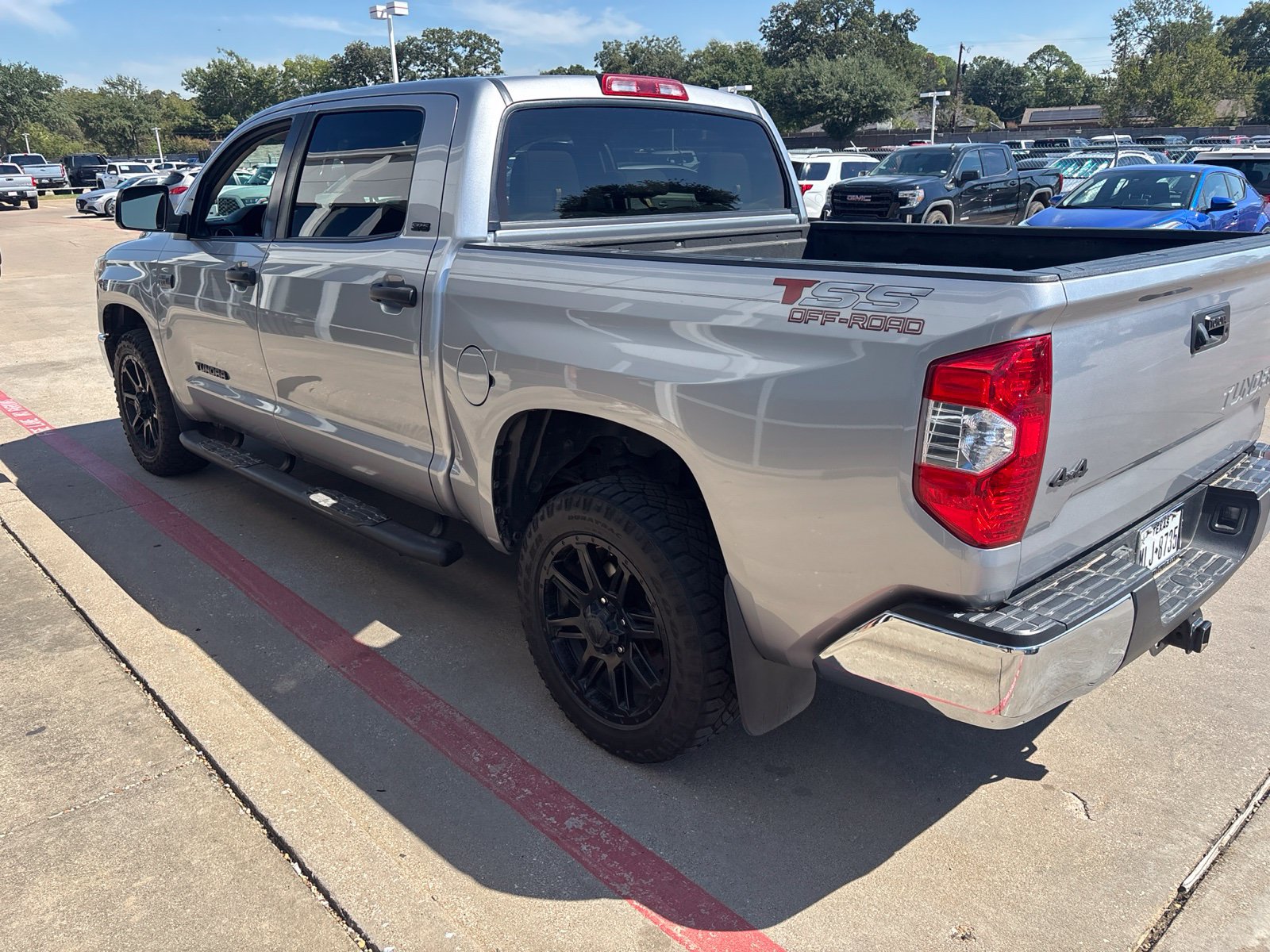 Used 2019 Toyota Tundra SR5 w/ SR5 Upgrade Package AWD/4WD image 6