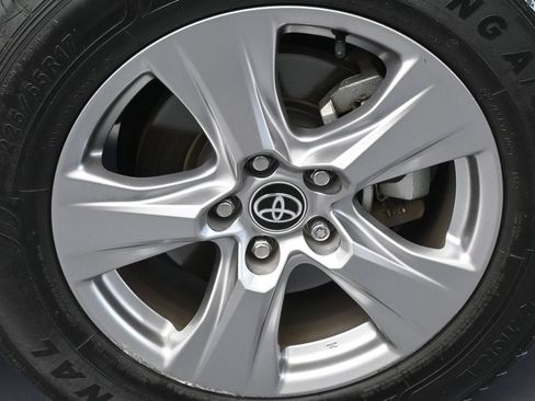 Used 2022 Toyota RAV4 XLE w/ Convenience Package FWD image 43