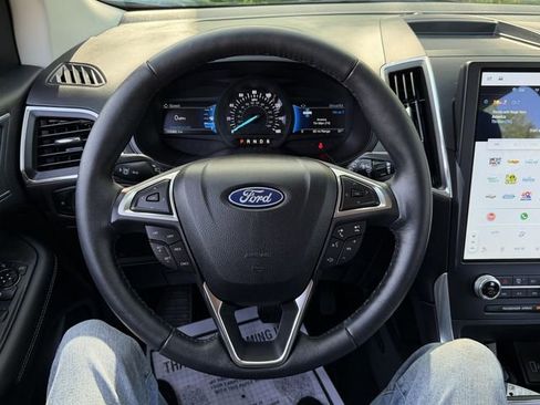 Used 2024 Ford Edge Titanium AWD/4WD image 4
