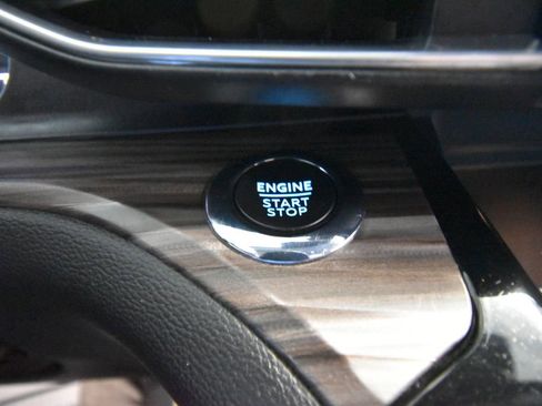 Used 2022 Ford Explorer Limited w/ Equipment Group 301A image 16