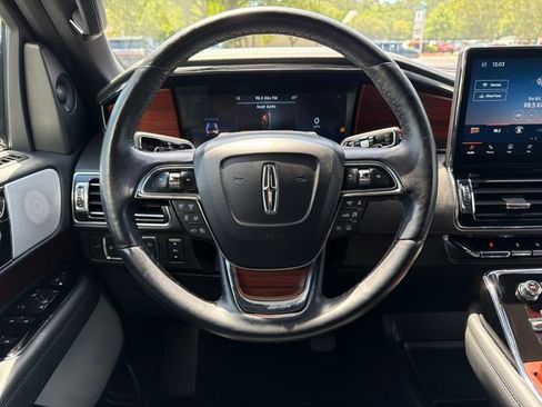 Used 2023 Lincoln Navigator Reserve AWD/4WD image 16