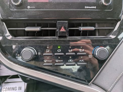 Used 2021 Toyota Camry LE FWD image 47
