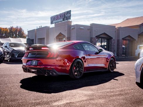 Used 2021 Ford Mustang Shelby GT500 w/ Technology Package image 7