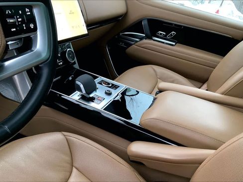 Used 2023 Land Rover Range Rover SE image 15