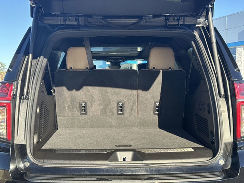 Used 2024 Chevrolet Suburban Premier w/ Advanced Technology Package image 34