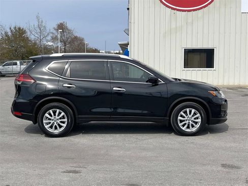 Used 2018 Nissan Rogue SV image 6