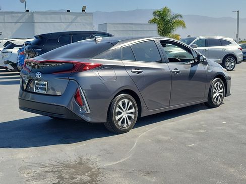 Used 2022 Toyota Prius Prime LE FWD image 3