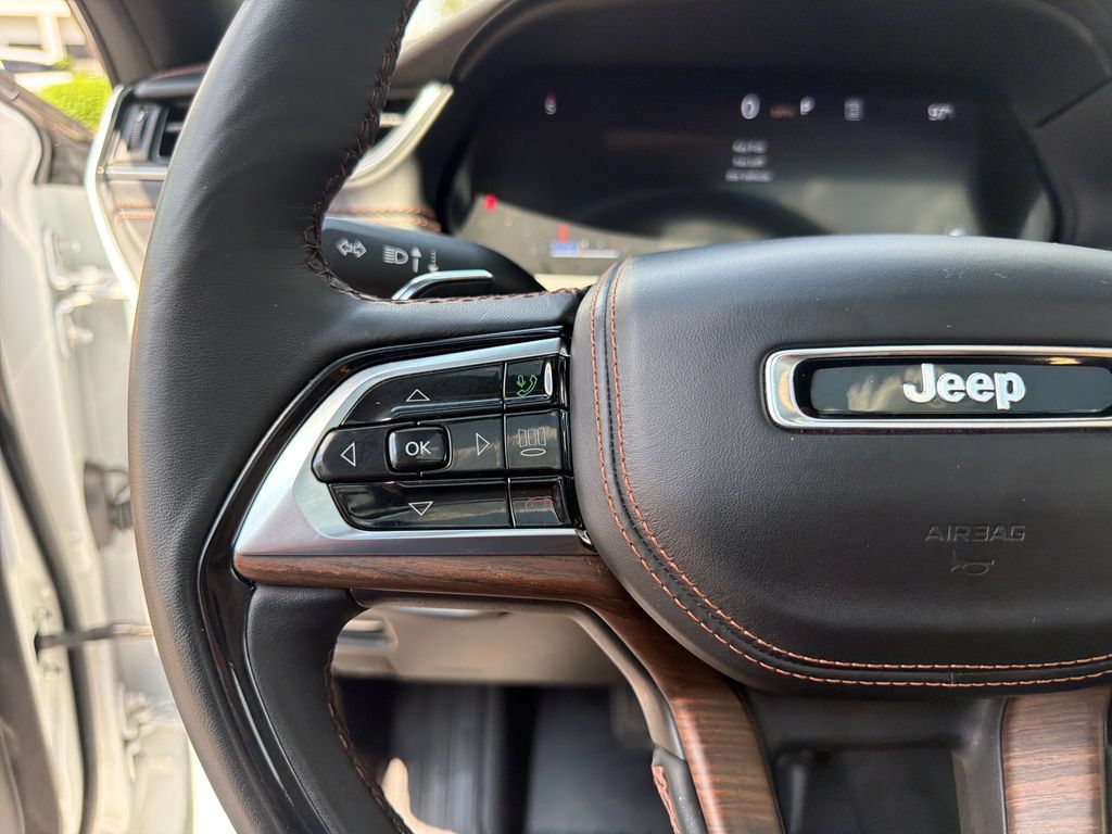 Used 2024 Jeep Grand Cherokee L Summit AWD/4WD image 21