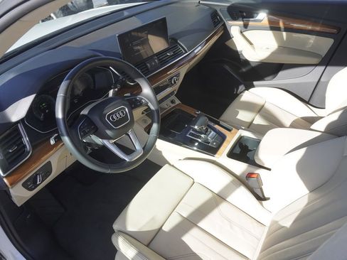 Used 2023 Audi Q5 e Premium w/ Convenience Package image 18