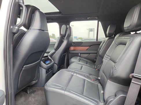 Used 2023 Lincoln Navigator Reserve AWD/4WD image 12