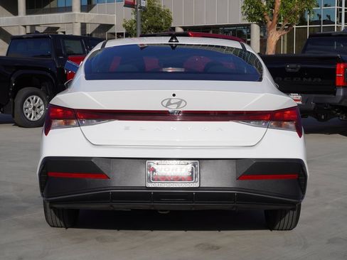 Used 2025 Hyundai Elantra SE image 6