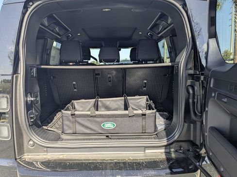 New 2026 Land Rover Defender 110 X-Dynamic SE image 13