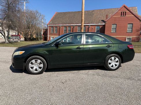 Used 2011 Toyota Camry LE image 5