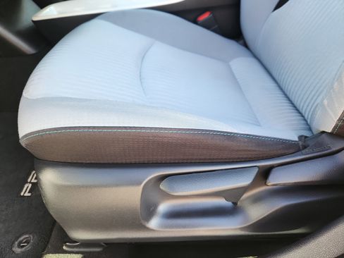 Used 2018 Toyota Prius Three image 8