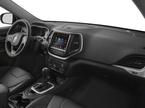 Used 2018 Jeep Cherokee Trailhawk w/ Cold Weather Group AWD/4WD image 22