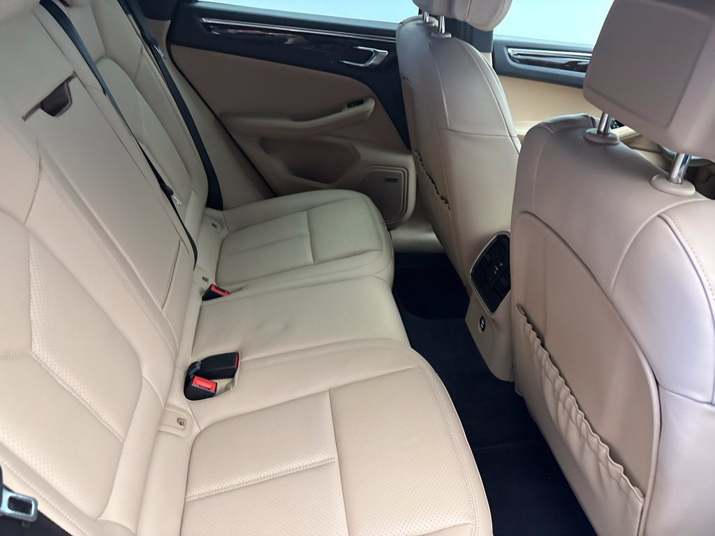 Certified 2026 Porsche Macan AWD/4WD image 28